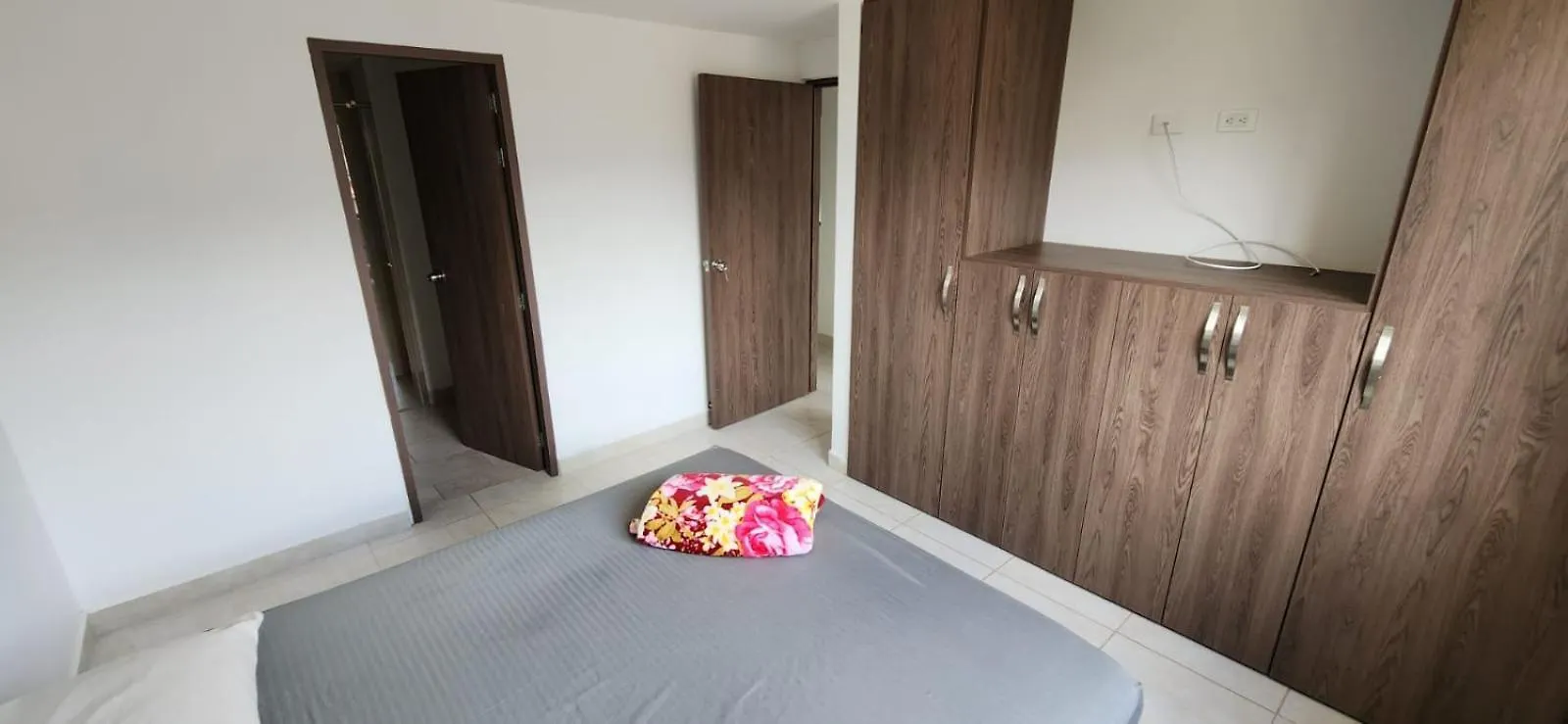 El Salvador ¡Apartamento Privado! Medellín Apartamento